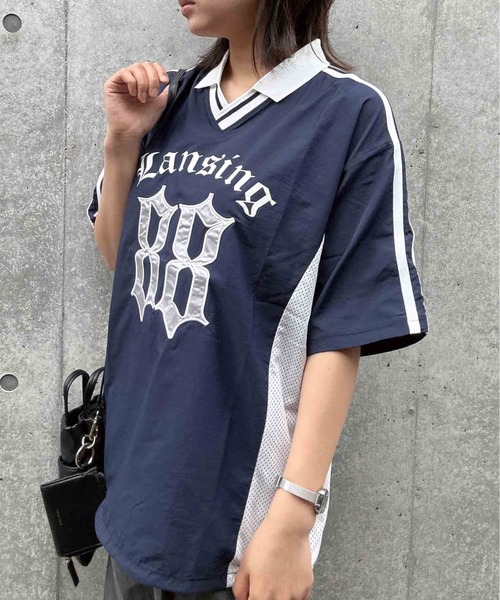 AS KNOW AS plus(アズノゥアズプラス)の「●ロゴ刺繍 衿付ナイロン半袖プルオーバー(Tシャツ/カットソー・レディース・ネイビー/オフホワイト/チャコールグレー/ネイビー系/ブラック系/ホワイト系・FREE)」の17枚目の写真