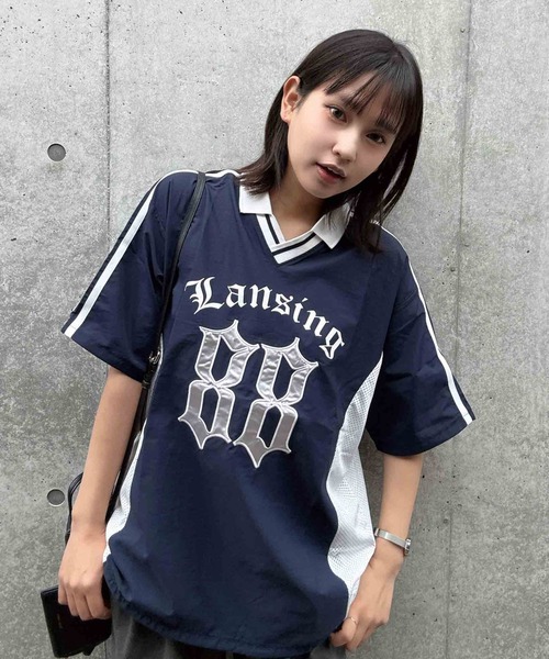 AS KNOW AS plus(アズノゥアズプラス)の「●ロゴ刺繍 衿付ナイロン半袖プルオーバー(Tシャツ/カットソー・レディース・ネイビー/オフホワイト/チャコールグレー/ネイビー系/ブラック系/ホワイト系・FREE)」の19枚目の写真