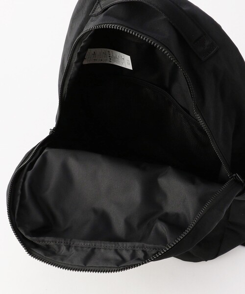 NIKE（ナイキ）の「限定展開 NIKE/ナイキ ナイキ オーラ バックパック (24L) / HF7007-010（バックパック/リュック・メンズ・ブラック・ONE SIZE）」の3枚目の写真