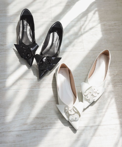 DONOBAN（ドノバン）の「フラワーパンプス（パンプス・レディース・ホワイト/ブラック・22.5cm/23cm/23.5cm/24cm/24.5cm）」の3枚目の写真