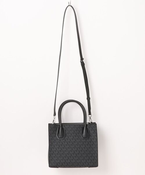 MICHAEL KORS(マイケルコース)の「MERCER ショッパートート クロスボディ ミディアム - MKシグネチャー(ショルダーバッグ・レディース・ブラック・FREE)」の4枚目の写真