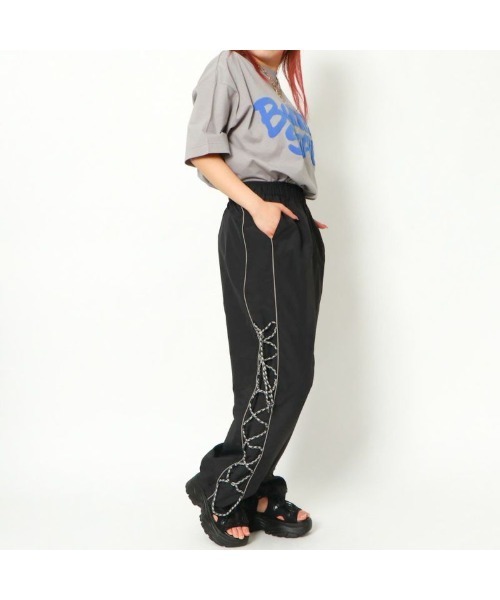 GORGE(ゴージ)の「《レースアップ×裾ドローコード》レディース ワイドカーゴパンツ サイドデザイン 春夏秋(カーゴパンツ・レディース・ホワイト/ブラック・F)」の10枚目の写真