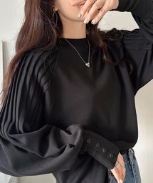 カジュアルな中にも上品さを。綿100%袖山タックラグラン長袖Tシャツ