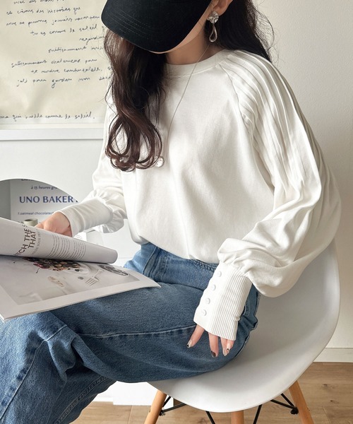 classicalelf(クラシカルエルフ)の「カジュアルな中にも上品さを。綿100%袖山タックラグラン長袖Tシャツ(Tシャツ/カットソー・レディース・ネイビー/ホワイト/ブラック/アイボリー/グレイッシュベージュ・LARGE/MEDIUM/SMALL/X-LARGE)」の9枚目の写真