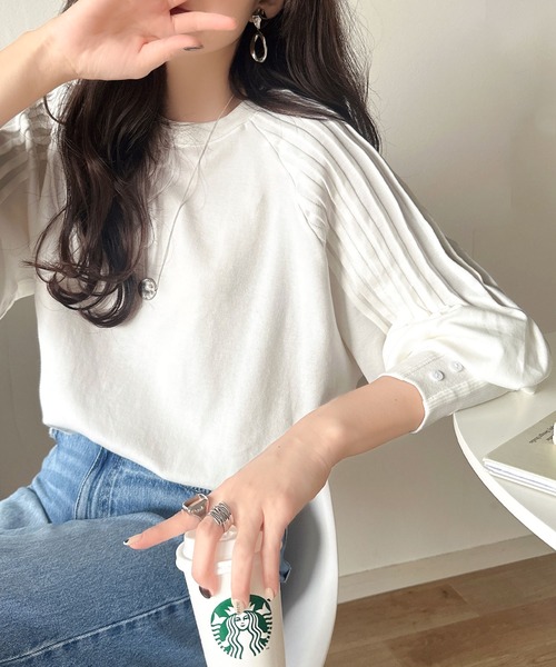 classicalelf(クラシカルエルフ)の「カジュアルな中にも上品さを。綿100%袖山タックラグラン長袖Tシャツ(Tシャツ/カットソー・レディース・ネイビー/ホワイト/ブラック/アイボリー/グレイッシュベージュ・LARGE/MEDIUM/SMALL/X-LARGE)」の7枚目の写真
