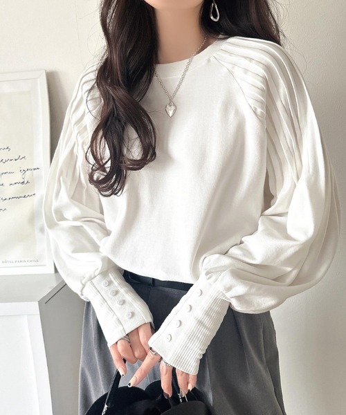 classicalelf(クラシカルエルフ)の「カジュアルな中にも上品さを。綿100%袖山タックラグラン長袖Tシャツ(Tシャツ/カットソー・レディース・ネイビー/ホワイト/ブラック/アイボリー/グレイッシュベージュ・LARGE/MEDIUM/SMALL/X-LARGE)」の6枚目の写真