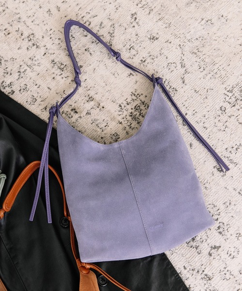 Beau're(ヴュレ)の「BEAURE Suede Vertical ショルダー Bag(ショルダーバッグ・レディース・パープル系その他/キャメル/グリーン系その他・FREE)」の1枚目の写真