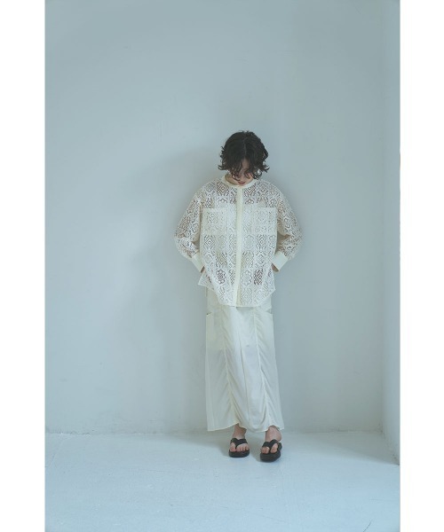marjour(マージュール)の「LACE COMBINATION SHEER SHIRT(シャツ/ブラウス・レディース・オフホワイト/ブラック・M)」の16枚目の写真