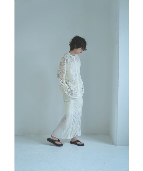marjour(マージュール)の「LACE COMBINATION SHEER SHIRT(シャツ/ブラウス・レディース・オフホワイト/ブラック・M)」の20枚目の写真