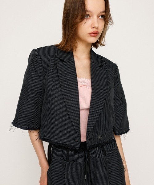 SLY（スライ）の「CROP MANISH TAILOR JK クロップ マニッシュ テイラージャケット 秋服（テーラードジャケット・レディース・ネイビー系/杢グレー・FREE）」の2枚目の写真