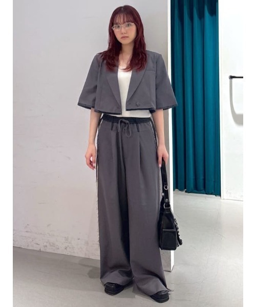 SLY（スライ）の「CROP MANISH TAILOR JK クロップ マニッシュ テイラージャケット 秋服（テーラードジャケット・レディース・ネイビー系/杢グレー・FREE）」の5枚目の写真