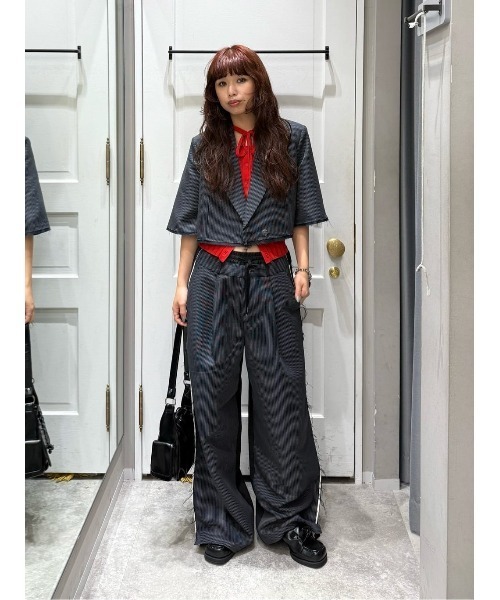 SLY（スライ）の「CROP MANISH TAILOR JK クロップ マニッシュ テイラージャケット 秋服（テーラードジャケット・レディース・ネイビー系/杢グレー・FREE）」の6枚目の写真