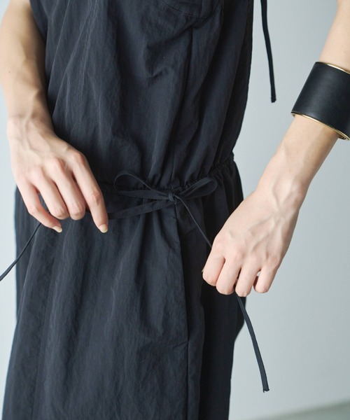 Libra Cue(リブラ キュー)の「バレルシルエットオールインワン(サロペット/オーバーオール・レディース・ベージュ/ブラック・FREE)」の6枚目の写真