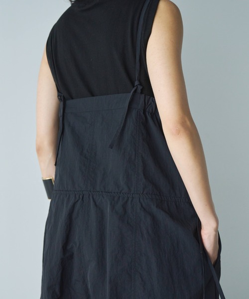 Libra Cue(リブラ キュー)の「バレルシルエットオールインワン(サロペット/オーバーオール・レディース・ベージュ/ブラック・FREE)」の4枚目の写真