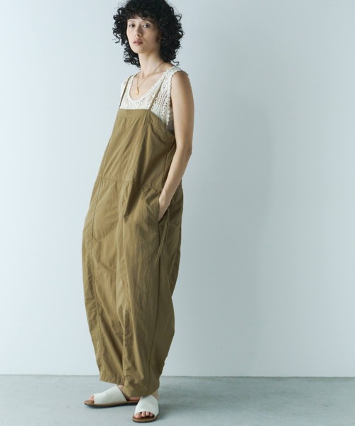 Libra Cue(リブラ キュー)の「バレルシルエットオールインワン(サロペット/オーバーオール・レディース・ベージュ/ブラック・FREE)」の9枚目の写真