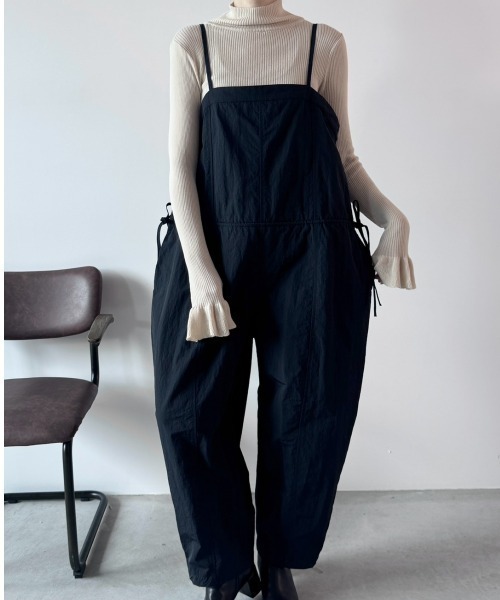 Libra Cue(リブラ キュー)の「バレルシルエットオールインワン(サロペット/オーバーオール・レディース・ベージュ/ブラック・FREE)」の15枚目の写真