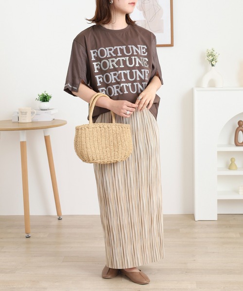 EGLANTINE(エグランティーヌ)の「EGLANTINE ロゴスパンコール半袖カットソー(Tシャツ/カットソー・レディース・サンドベージュ/ブラック/レンガ/ダークブラウン・38)」の18枚目の写真
