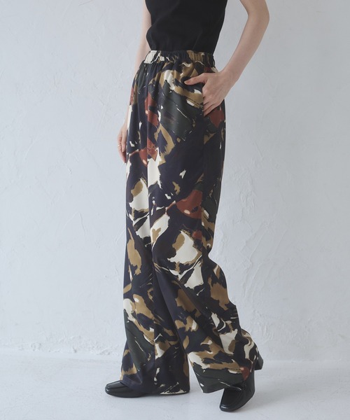 hunch（ハンチ）の「ジョーゼット柄 ストレートパンツ（その他パンツ・レディース・ブラック系その他/カラフル・FREE）」の2枚目の写真
