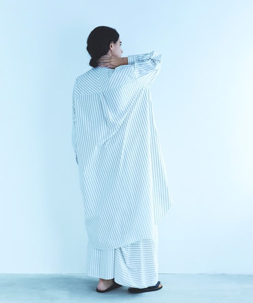 c/est(シーエ)の「c/est/ LOSS シャツワンピース 秋服 冬服(シャツワンピース・レディース・オフホワイト/ブルー/ネイビー・FREE)」の6枚目の写真