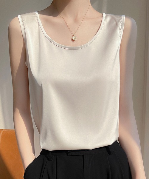 DAY CLOSET(デイ クローゼット)の「【大きいサイズ有】光沢の煌めき纏う。きれいめ サテン風 タンクトップ レディース(タンクトップ・レディース・ピンク/グレイッシュベージュ/ブラック/サックスブルー/ホワイト/ベージュ/グリーン系その他・XL/S/M/L)」の10枚目の写真