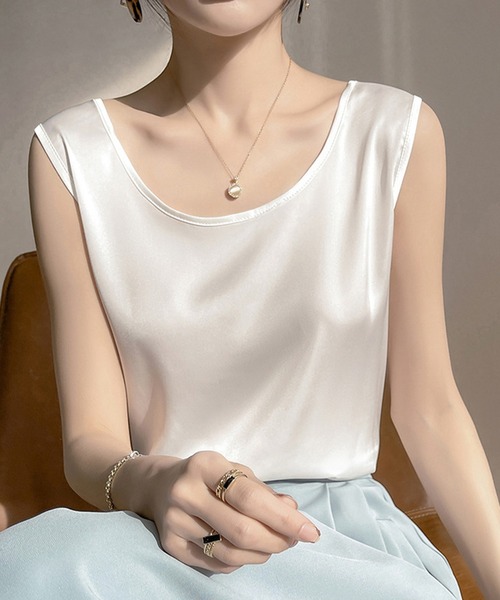 DAY CLOSET(デイ クローゼット)の「【大きいサイズ有】光沢の煌めき纏う。きれいめ サテン風 タンクトップ レディース(タンクトップ・レディース・ピンク/グレイッシュベージュ/ブラック/サックスブルー/ホワイト/ベージュ/グリーン系その他・XL/S/M/L)」の14枚目の写真
