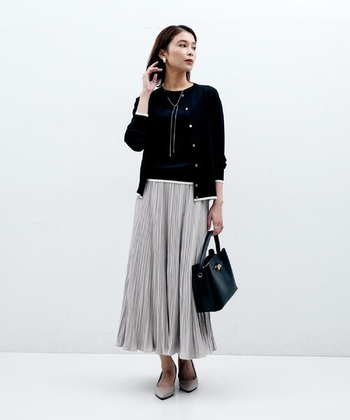 UNTITLED（アンタイトル）の「【朝晩の羽織に/アンサンブル可/薄手】ベーシッククルーネックカーディガン（カーディガン/ボレロ・レディース・ベージュ系4/ブルー系その他/ブラック系4/アイボリー系4/レッド系1・48/44/04/02/00）」の11枚目の写真