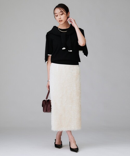 UNTITLED（アンタイトル）の「【朝晩の羽織に/アンサンブル可/薄手】ベーシッククルーネックカーディガン（カーディガン/ボレロ・レディース・ベージュ系4/ブルー系その他/ブラック系4/アイボリー系4/レッド系1・48/44/04/02/00）」の13枚目の写真