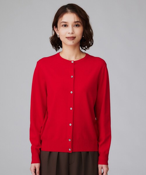 UNTITLED（アンタイトル）の「【朝晩の羽織に/アンサンブル可/薄手】ベーシッククルーネックカーディガン（カーディガン/ボレロ・レディース・ベージュ系4/ブルー系その他/ブラック系4/アイボリー系4/レッド系1・48/44/04/02/00）」の22枚目の写真