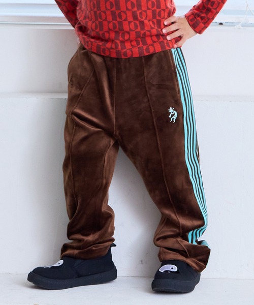 MARKEY'S（マーキーズ）の「ベロアトラックパンツ（スウェットパンツ・キッズ・ブラック/ライトブルー/グレー/ワインレッド/グリーン/ブラウン/ネイビー/マスタード・120/110/100/90/150/140/130）」の3枚目の写真