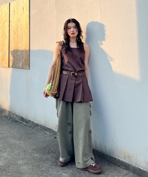 SQUARE NECK LADY LIKE PLEATS TOP（その他トップス）｜Ameri