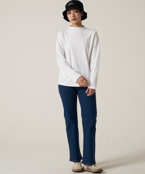Eddie Bauer(エディーバウアー)の「スムース タートル 長袖 モックネック(Tシャツ/カットソー・レディース・ブラック/ホワイト/カーキブラウン・S/M/L/XL)」の4枚目の写真