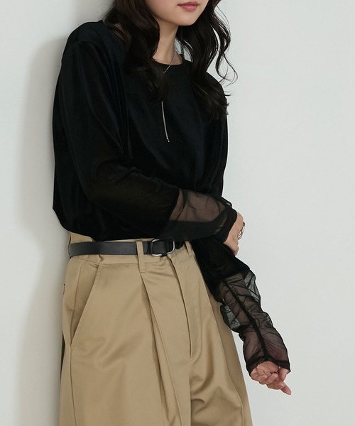 forksy.（フォルクシー）の「【forksy.】袖シャーリング ベロアシアートップス（Tシャツ/カットソー・レディース・ブラウン/チャコールグレー/アイボリー/ブラック/カーキ・FREE）」の3枚目の写真