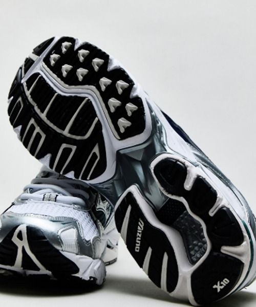MIZUNO（ミズノ　）の「MIZUNO/ミズノ WAVE RIDER 10 WAVEテクノロジー クラシカルスニーカー（スニーカー・メンズ・ホワイト/ブラック×ブラック・27.5/26.5/28/27/26）」の3枚目の写真