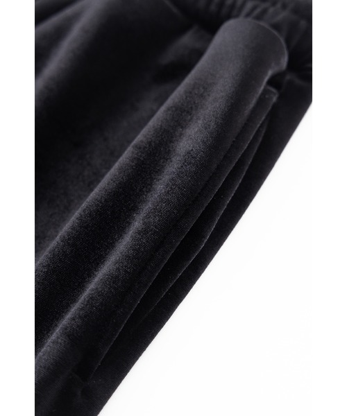 SUPPLIER(サプライヤー)の「トラックパンツ|Rhinestone Velour Track Pants|SUPPLIER(その他パンツ・メンズ・ブラック/グレー・MEDIUM/LARGE/SMALL/X-LARGE)」の8枚目の写真