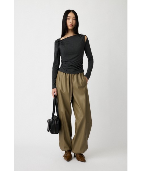 MOUSSY（マウジー）の「SLIT ONE SHOULDER トップス（Tシャツ/カットソー・レディース・チャコールグレー/マジェンタ/アイボリー/ブラック・FREE）」の8枚目の写真