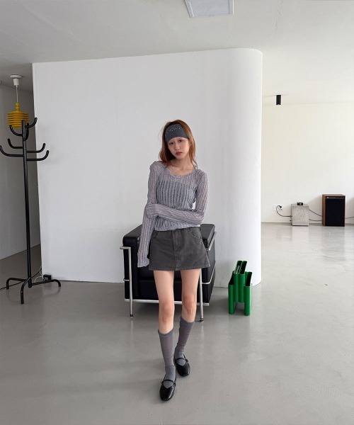 4INT.（フォイント）の「バックリボン レイヤード オフショルダー シースルー 長袖 ダメージ サマーニット（ニット/セーター・レディース・ホワイト/ブラック/カーキ/グレー・FREE）」の6枚目の写真