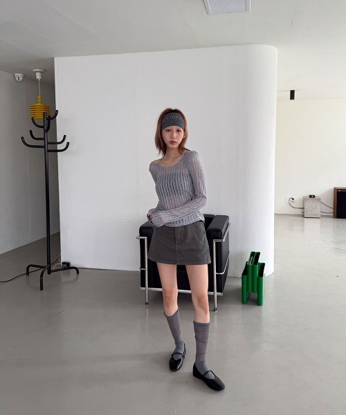 4INT.（フォイント）の「バックリボン レイヤード オフショルダー シースルー 長袖 ダメージ サマーニット（ニット/セーター・レディース・ホワイト/ブラック/カーキ/グレー・FREE）」の9枚目の写真