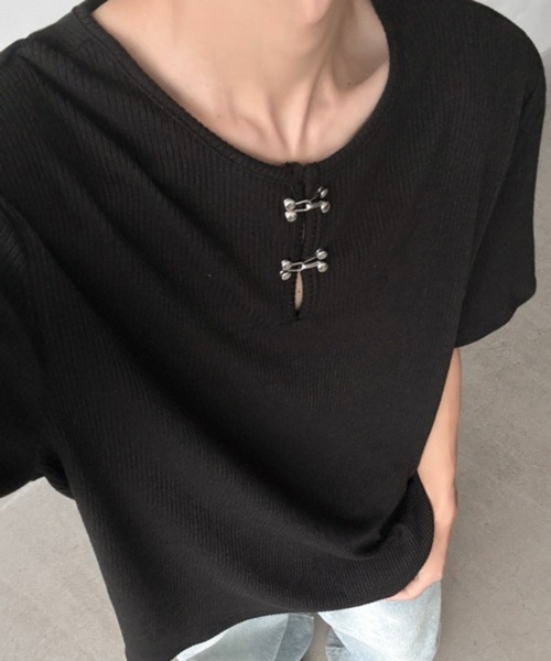 NOWLE(ノウル)の「【NOWLE】メタルホック キーネック リブ Tシャツ(Tシャツ/カットソー・メンズ・グレー/ブラック・MEDIUM/LARGE/X-LARGE)」の16枚目の写真