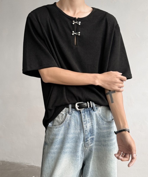 NOWLE(ノウル)の「【NOWLE】メタルホック キーネック リブ Tシャツ(Tシャツ/カットソー・メンズ・グレー/ブラック・MEDIUM/LARGE/X-LARGE)」の18枚目の写真