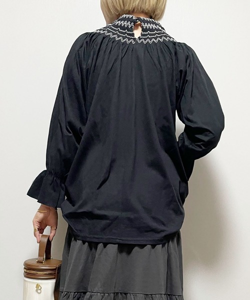 Fizz(フィズ)の「マルチスモッキングフレア袖プルオーバー(Tシャツ/カットソー・レディース・アイボリー/サンドベージュ/チャコール/ブラック・M/L)」の10枚目の写真