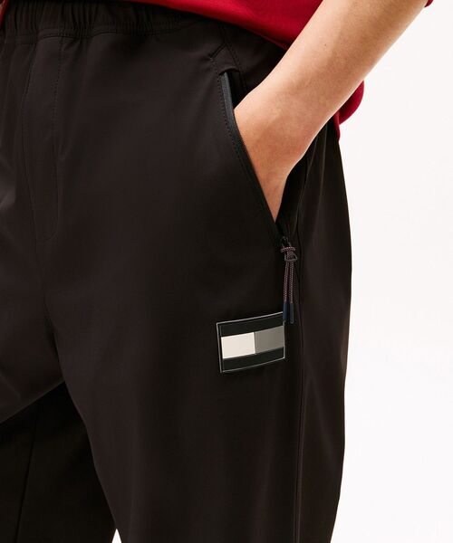 TOMMY HILFIGER（トミーヒルフィガー）の「MODERN ATHLETICナイロントラックパンツ（チノパンツ・メンズ・ブラック/グレー・X-SMALL/X-LARGE/SMALL/MEDIUM/LARGE）」の4枚目の写真