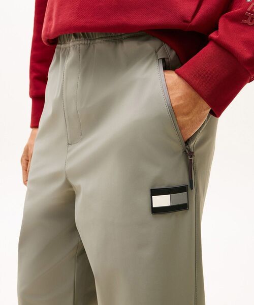 TOMMY HILFIGER（トミーヒルフィガー）の「MODERN ATHLETICナイロントラックパンツ（チノパンツ・メンズ・ブラック/グレー・X-SMALL/X-LARGE/SMALL/MEDIUM/LARGE）」の8枚目の写真