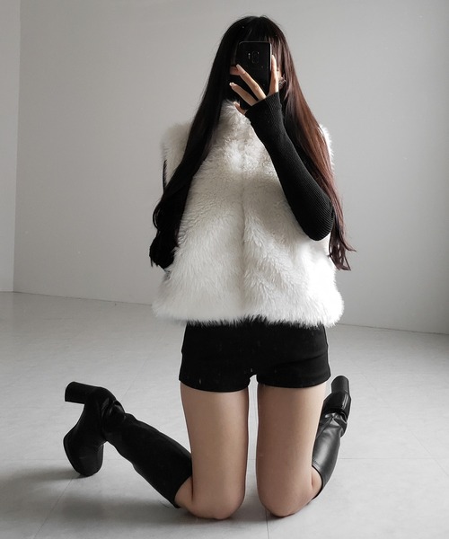 me+em select(ミームセレクト)の「【 ポケット付 】スタンドネックジップアップフェイクファーベスト / stand neck zipup fake fur vest(ベスト・レディース・ホワイト/ブラック・FREE)」の20枚目の写真