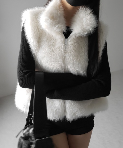 me+em select(ミームセレクト)の「【 ポケット付 】スタンドネックジップアップフェイクファーベスト / stand neck zipup fake fur vest(ベスト・レディース・ホワイト/ブラック・FREE)」の17枚目の写真