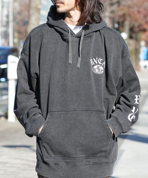 RVCA(ルーカ)の「RVCA メンズ VA WORLD WIDE HD パーカー 【2025年秋冬モデル】 @autumn/ルーカプルオーバーパーカー・フーディー(パーカー・メンズ・ヘザーグレー/ブラック/ホワイト系その他・SMALL/MEDIUM/LARGE/X-LARGE)」の2枚目の写真