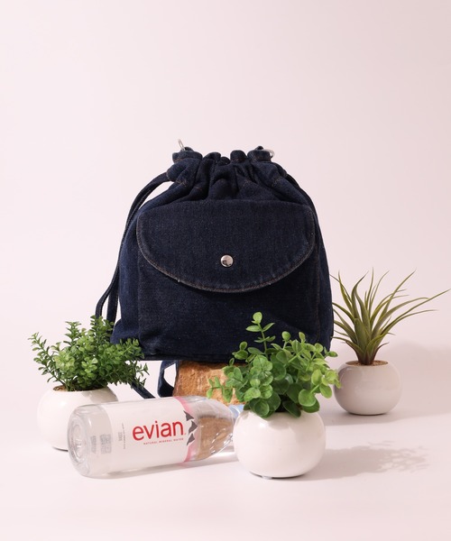 crossi(クロッシー)の「Crossi 巾着型デニムショルダーバッグ(ショルダーバッグ・レディース・ブルー/ネイビー・FREE)」の1枚目の写真