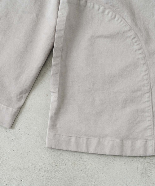 quadro（クオドロ）の「コンパクトチノストレッチテーラーシームポケジャケット（カバーオール・メンズ・チャコール/グレイッシュベージュ・LARGE/MEDIUM）」の11枚目の写真