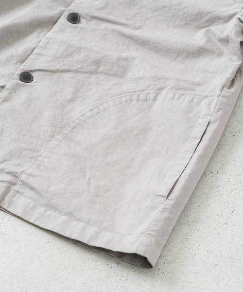 quadro（クオドロ）の「コンパクトチノストレッチテーラーシームポケジャケット（カバーオール・メンズ・チャコール/グレイッシュベージュ・LARGE/MEDIUM）」の13枚目の写真