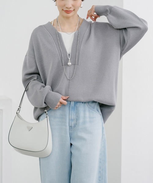 Emma Taylor(エマテイラー)の「フロント2wayニットVネックプルオーバー(Tシャツ/カットソー・レディース・ホワイト/グレー/サックスブルー/ブラウン/ブラック・FREE)」の11枚目の写真