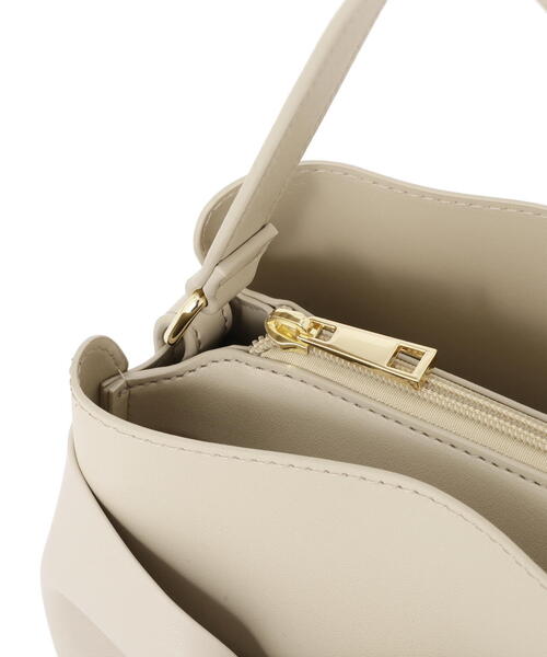 EDIT COLOGNE（エディットコロン）の「ビッグリボンバッグ（ショルダーバッグ・レディース・ブラック/ブラウン系その他/ベージュ・ﾌﾘ-）」の5枚目の写真